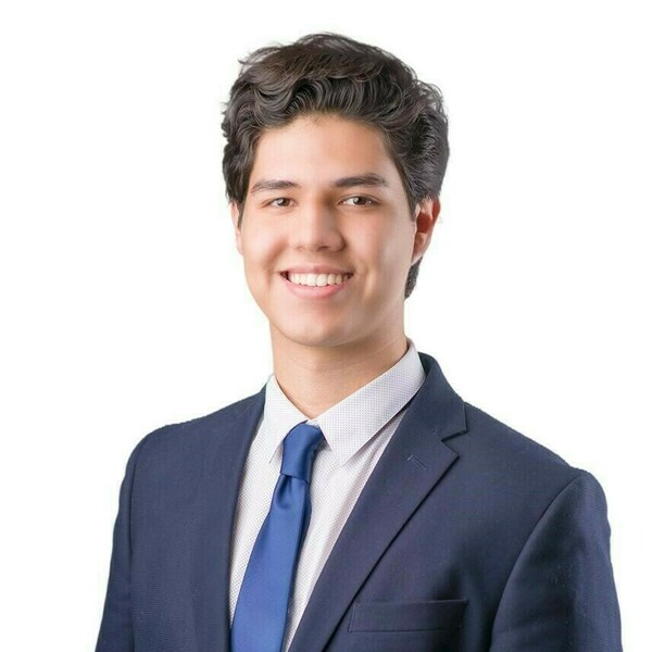Picture of undergraduate student Luis Longorio.